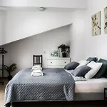 Fully-furnished With Air Conditioning For Families, Cracow Old Town Apartman