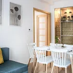 Fully-furnished With Air Conditioning For Families, Cracow Old Town Krakkó