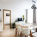 Fully-furnished With Air Conditioning For Families, Cracow Old Town Apartman