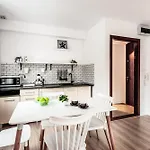 Fully-furnished With Air Conditioning For Families, Cracow Old Town Apartman *