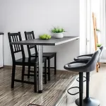 Fully-furnished With Air Conditioning For Families, Cracow Old Town