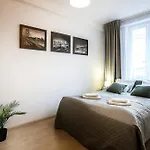 Fully-furnished With Air Conditioning For Families, Cracow Old Town Apartman