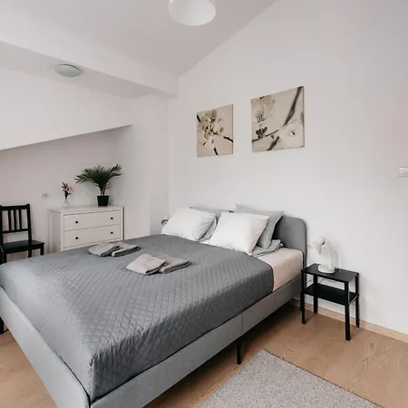 Fully-furnished With Air Conditioning For Families, Cracow Old Town Appartement *