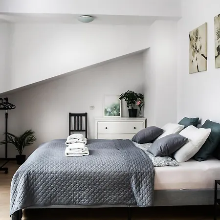 Fully-furnished With Air Conditioning For Families, Cracow Old Town Appartement