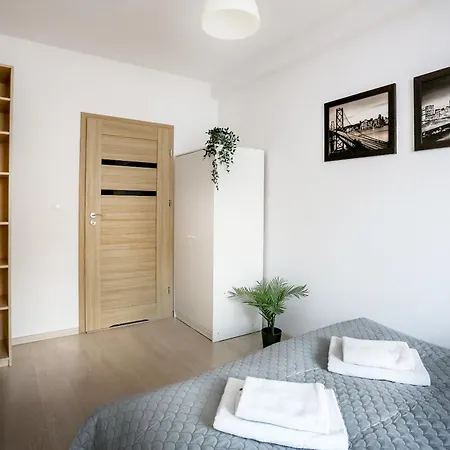 Fully-furnished With Air Conditioning For Families, Cracow Old Town Appartement *