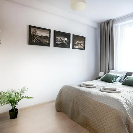 Fully-furnished With Air Conditioning For Families, Cracow Old Town Krakau
