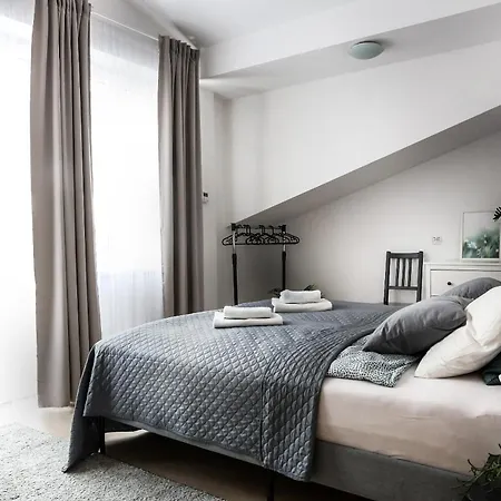 Appartement Fully-furnished With Air Conditioning For Families, Cracow Old Town Krakau