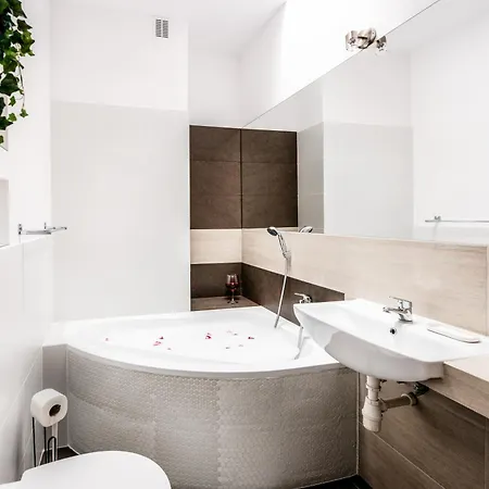 Appartement Fully-furnished With Air Conditioning For Families, Cracow Old Town Krakau