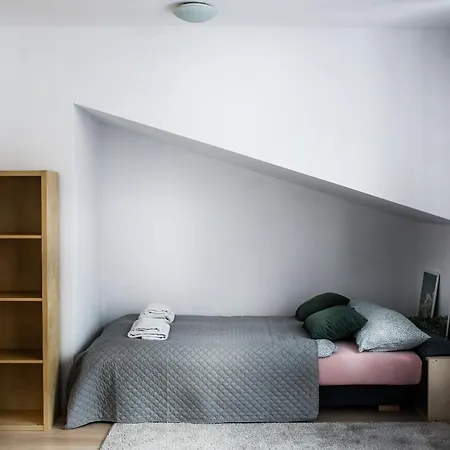 Fully-furnished With Air Conditioning For Families, Cracow Old Town
