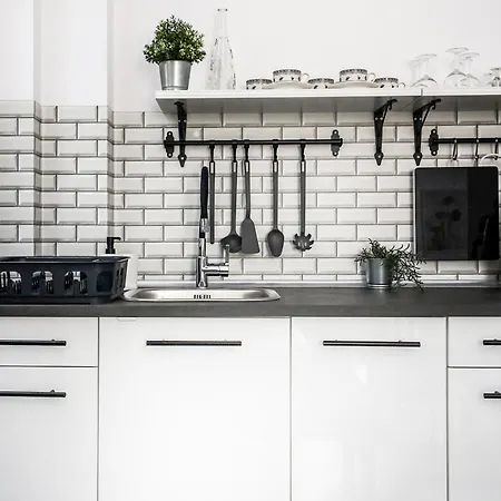 Fully-furnished With Air Conditioning For Families, Cracow Old Town Apartment