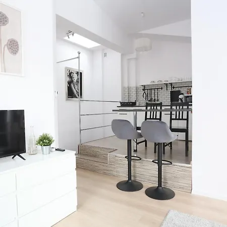 Apartment Fully-furnished With Air Conditioning For Families, Cracow Old Town *