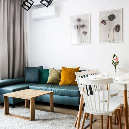 Apartment Fully-furnished With Air Conditioning For Families, Cracow Old Town